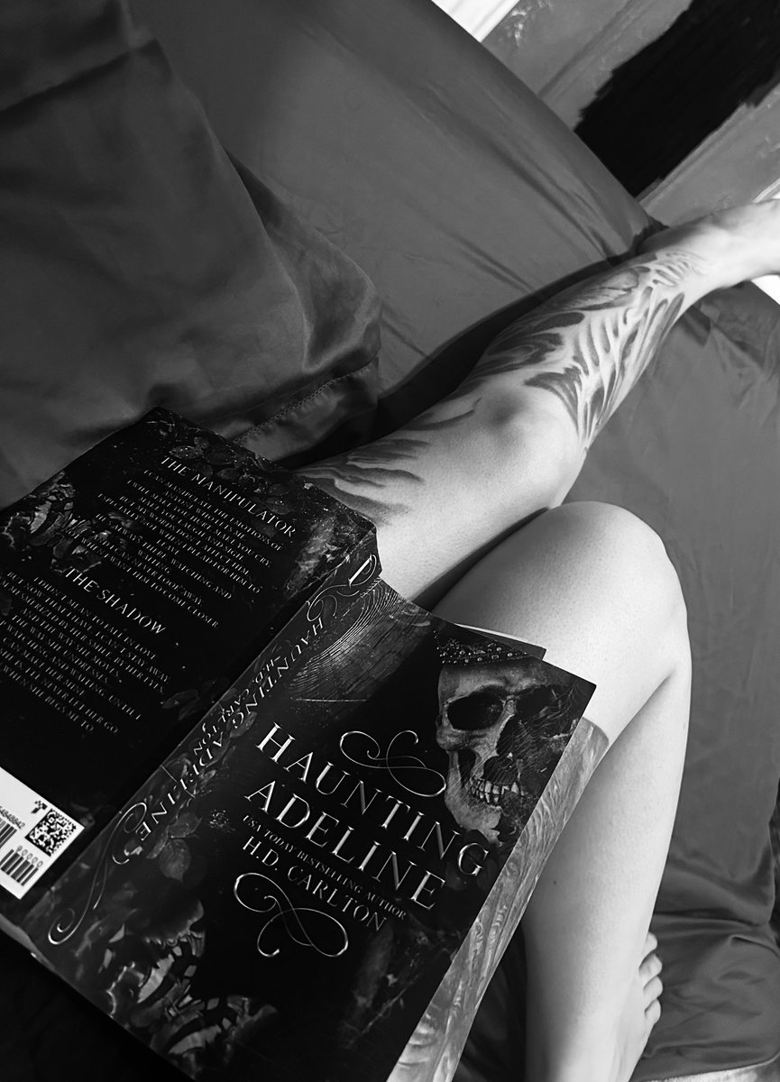 Scapegoat_13's tweet photo. I’ve been chipping away at this book. It’s only the beginning and OMG… dead 🥀 💀❤️😜🌙 #goodreads #hauntingadeline #dark #hot #hdcarlton #wicked #darkbooks https://t.co/o7nKzHEWSQ