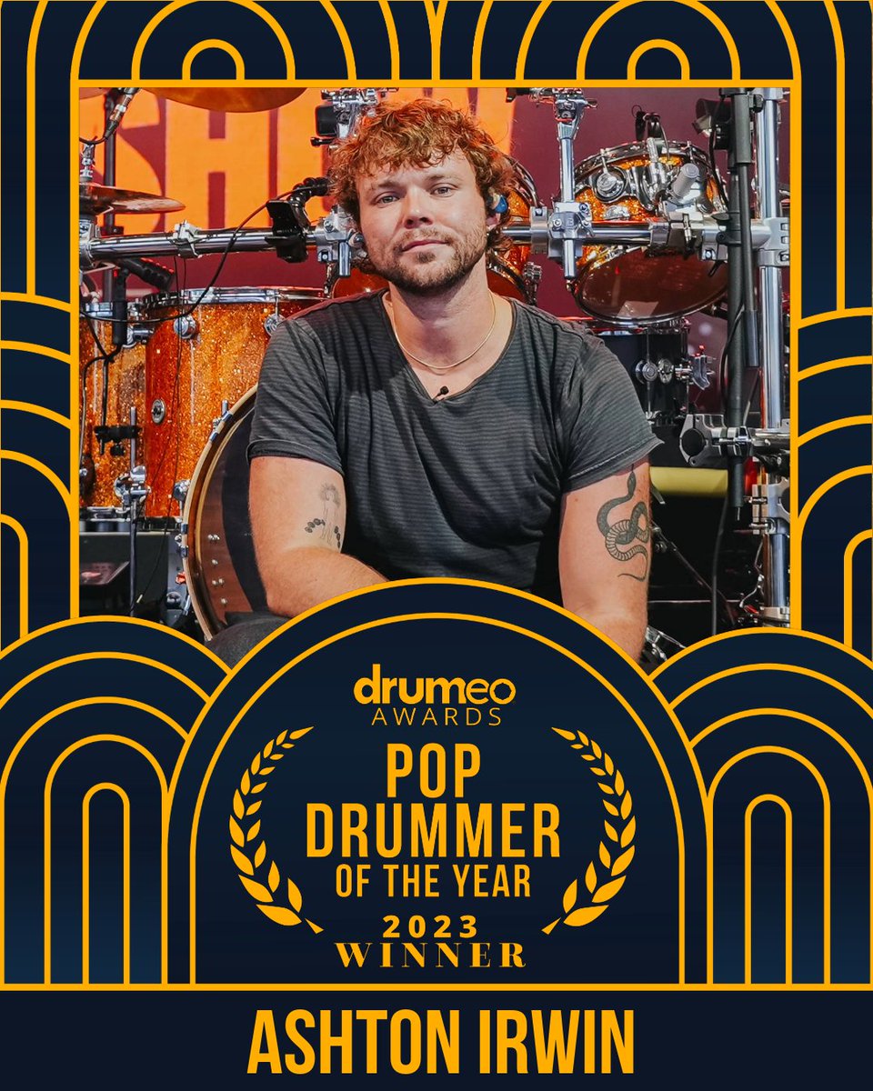 Ashton ganó el premio al mejor baterista pop del año en los #DrumeoAwards 🤍