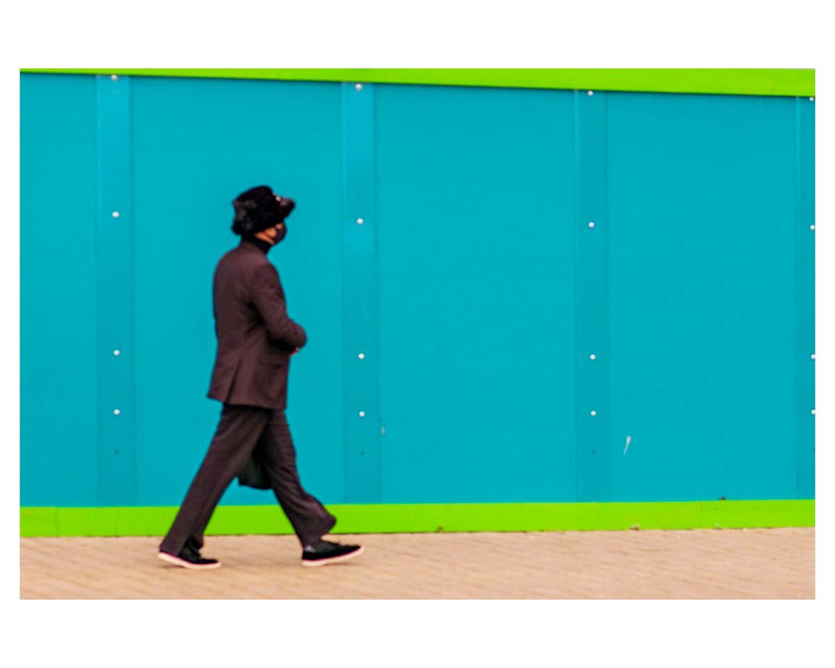 Shadowless figure. 

—

#London #London🇬🇧 #england #england🇬🇧#JustGoShoot #Capture #PhotographyDaily #Camera #ThroughTheLens #Exposure #Moment #photooftheday #StreetPhotography #CityLife #Leica #BnW #LeicaM #photography #caminlondon #SilverstonePhotography
