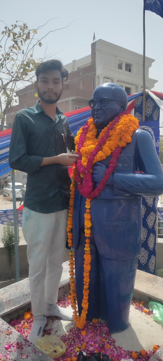 ManojCMR2002's tweet photo. Happy Republic day 🥰🎉🎉
🙏Jai Bhim 🙏 Jai Bharat 🙏
Jai Samvidhan https://t.co/kKnjUWEQN2