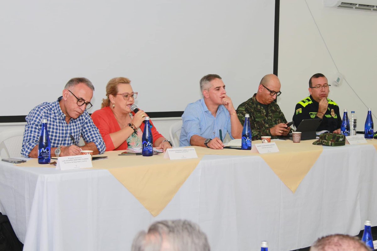 AlcSopetran's tweet photo. 🇾🇪 Nuestro municipio, bajo la dirección del gobernador de Antioquia @AndresJRendonC , fue anfitrión del 1er Consejo de Seguridad de Occidente Antioqueño. https://t.co/50wZzlqGel