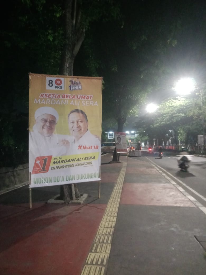 MardaniAliSera's tweet photo. Bismillah, terus bersama ulama. Terus memperjuangkan umat. Doakan kita wujudkan bersama Jakarta Timur yg berkah. https://t.co/N9qgk5vWjR