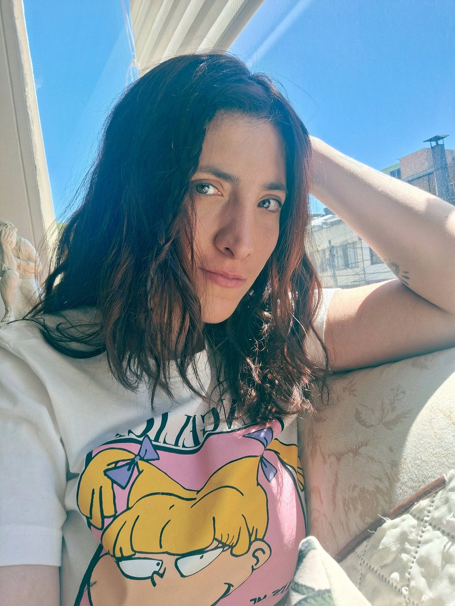 Que cosa más placentera es andar con el cabello al natural y la cara sin una gota de maquillaje