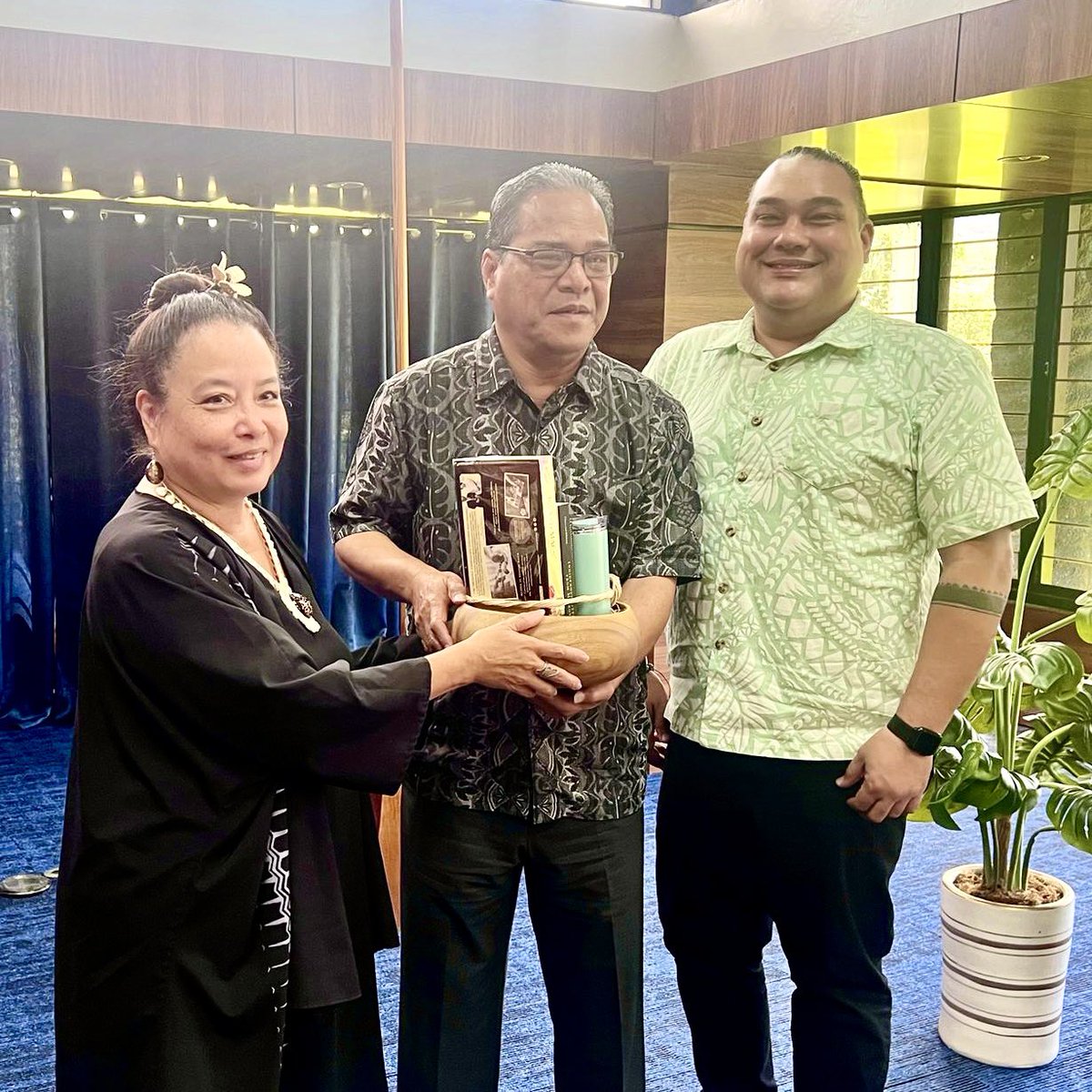 PIDP_EWC's tweet image. Grateful for today&apos;s discussions with H.E. Wesley W. Simina, FSM President, FSM Department of Foreign Affairs, and Office of the President staff. #FSM chairs #PICL, with #PIDP as Secretariat. Excited to advance collective ambitions. Stay tuned for Chuuk updates! #PIDPInTheRegion