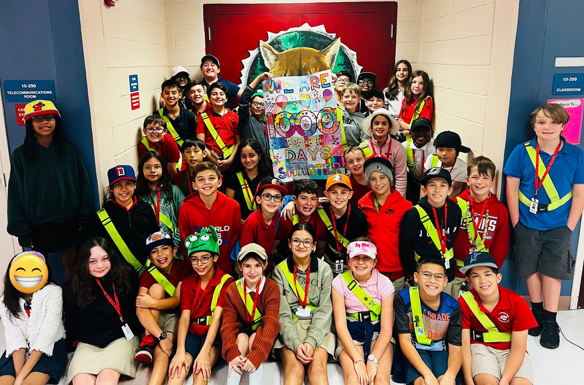 MrsSmallPBC's tweet photo. Celebrating the 1,000th day of school for our 5th graders on the 100th day of school! https://t.co/ydagadibey