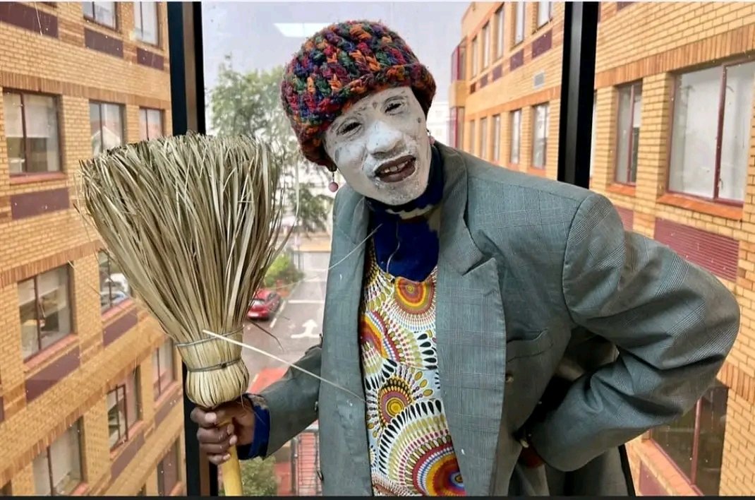 Udle imali zika Holsworthy wazqeda useya mjikela manje. 🚮