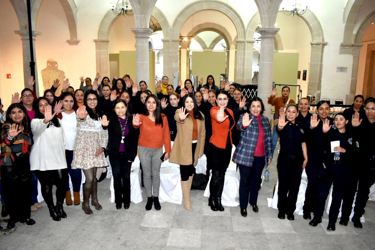 IEMDgo_'s tweet photo. Este #DíaNaranja🧡, el @gobdgo, a través de la Coord. Estatal de la #AVGM de la @SGGDurango realizó un #CírculoNaranja con mujeres de @sspdgo y #ProgramaEsmeralda, en el que intercambiamos experiencias para lograr una vida libre de violencia.
#SomosTuRedDeApoyo 💜
@alejandrat8a https://t.co/dpgOScpC9r