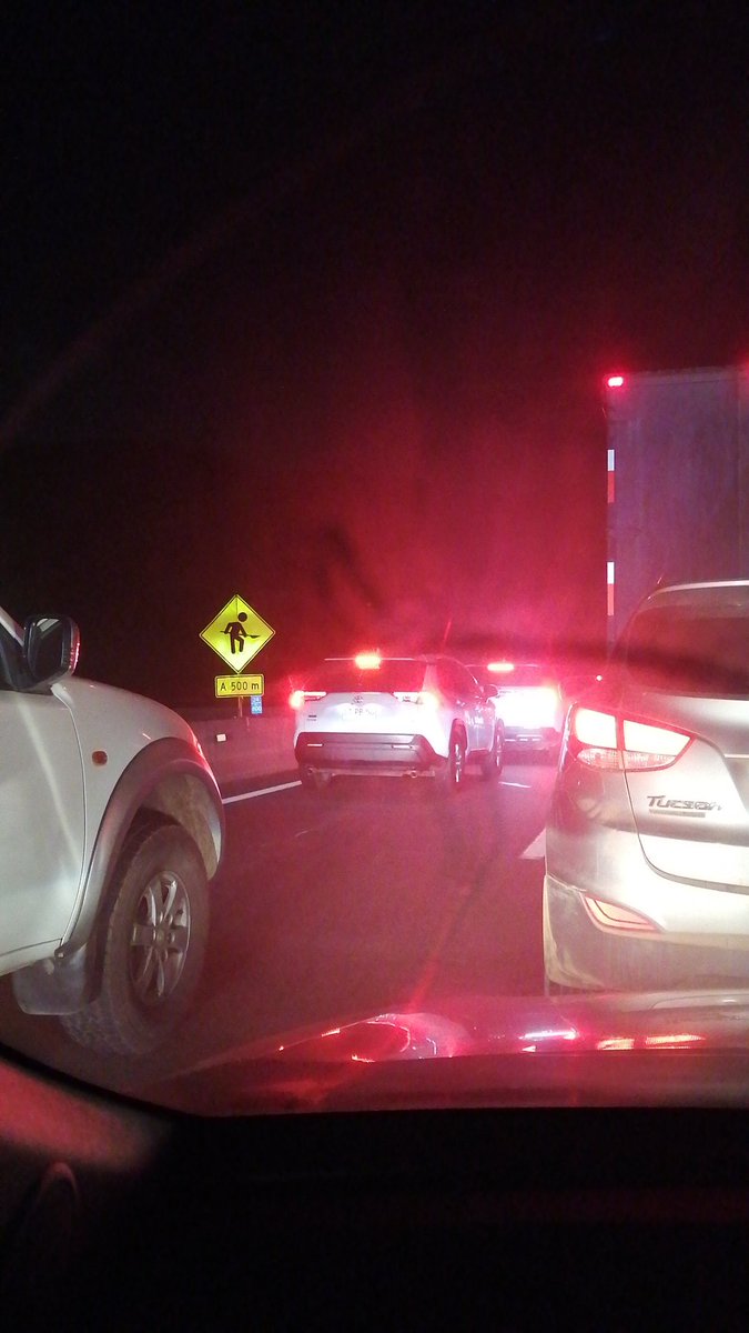 claurojas77's tweet photo. #mop #ruta68 00.50 del viernes 26 de enero. Tráfico inusual a la entrada del túnel Lo Prado. https://t.co/GBFWufalhf