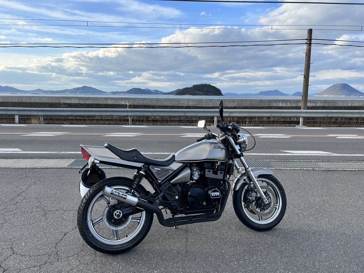 売ります！とりあえず80マンで
マフラーだけ変わります。

#ゼファー400売ります