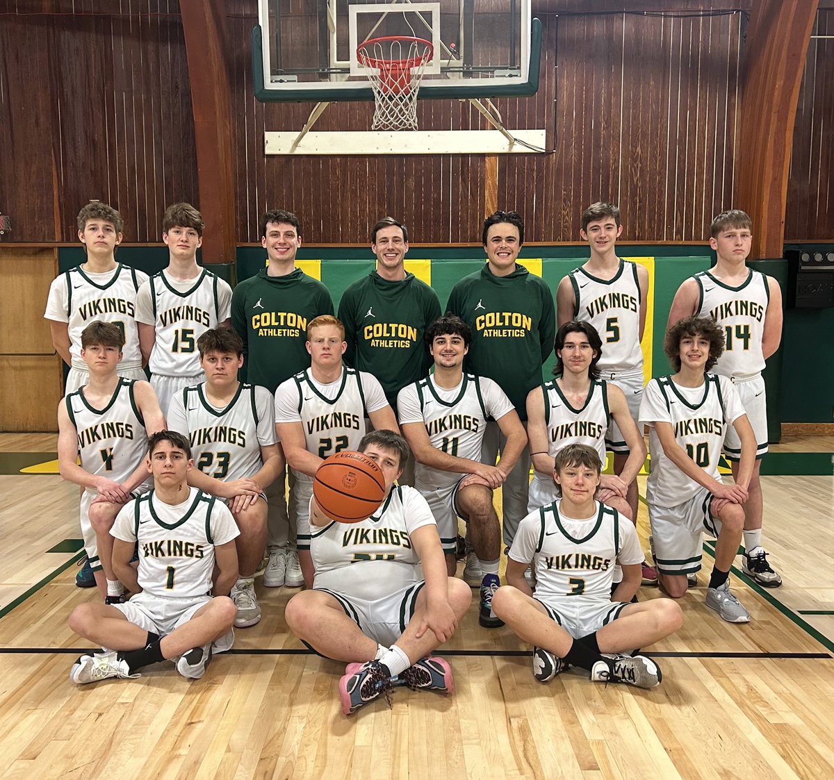 Colton_Hoops's tweet photo. Picture day! Your 2023-24 Varsity and JV Vikings🔰 #BoardTheShip #EMAV https://t.co/6lCMwLaFMT