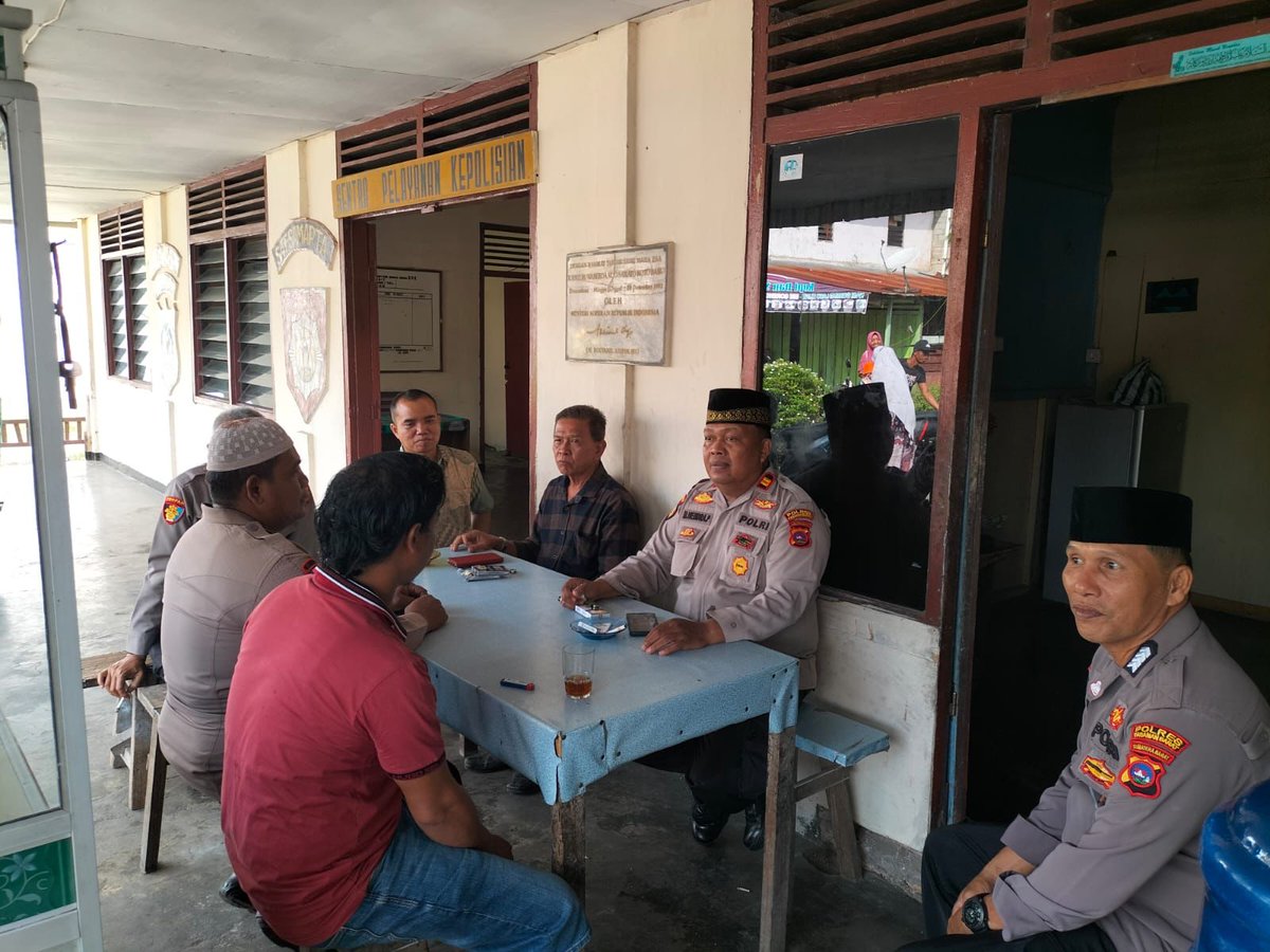 HASNULARIF3's tweet photo. #QUICKWINSPRESISIPOLRI
#JUMATCURHAT
#POLRESPASAMANBARAT https://t.co/S7Hg1d5z1A