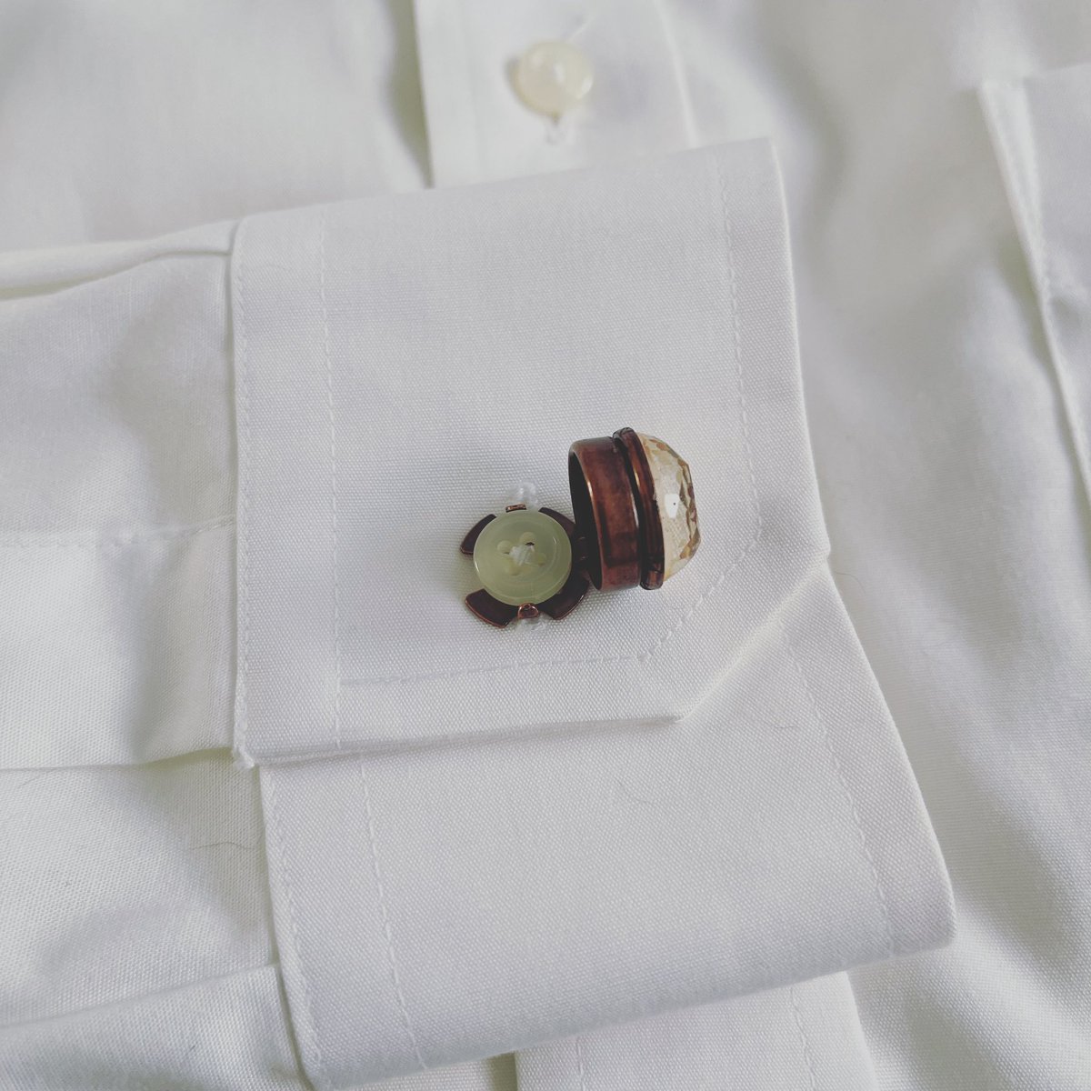 TAMARUSAN_en's tweet photo. 🌸💖 Sale Alert 💖🌸 Pink plum-patterned button covers are now on sale at a special price! Attach them to the cuffs for a stylish cufflink-like accent. Don't miss this chance! 🌸💖
#PinkPlumPattern #ButtonCovers #Sale https://t.co/z9H8YASVCr