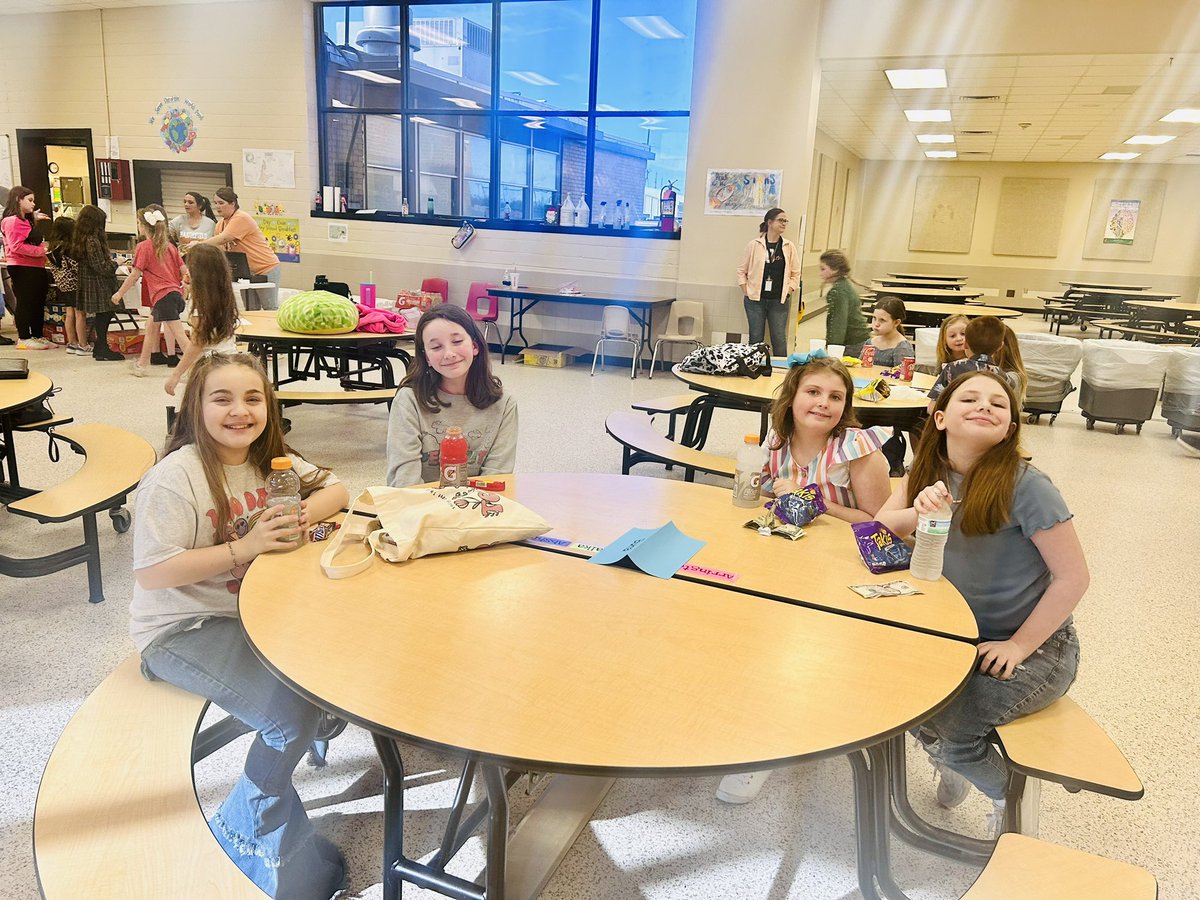 BunaSchool's tweet photo. Students travelled to Orangefield for the final UIL competition tonight. They worked hard and represented Buna well! #@DrTiffanySpicer @Buna_ISD https://t.co/Bk7ZEl1s5x
