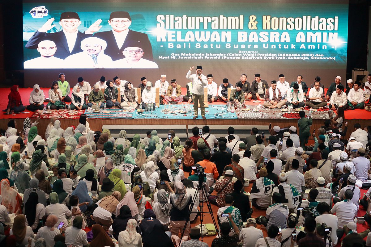 cakimiNOW's tweet photo. Banyak yang bilang AMIN intoleran dan tidak pro kebhinekaan. Semua tuduhan itu salah!

Dari Bali saya tegaskan, AMIN sangat peduli toleransi beragama. Andai dada saya dan mas Anies dibelah, maka isinya adalah Merah Putih, NKRI Harga Mati!

Kami berdua adalah garda terdepan santri untuk kebhinekaan dan persatuan bangsa. Terimakasih warga Bali sudah menerima AMIN. Terimakasih sudah komitmen bersama AMIN mewujudkan perubahan.

Bali Satu Suara Untuk AMIN!
#AMINajaDulu