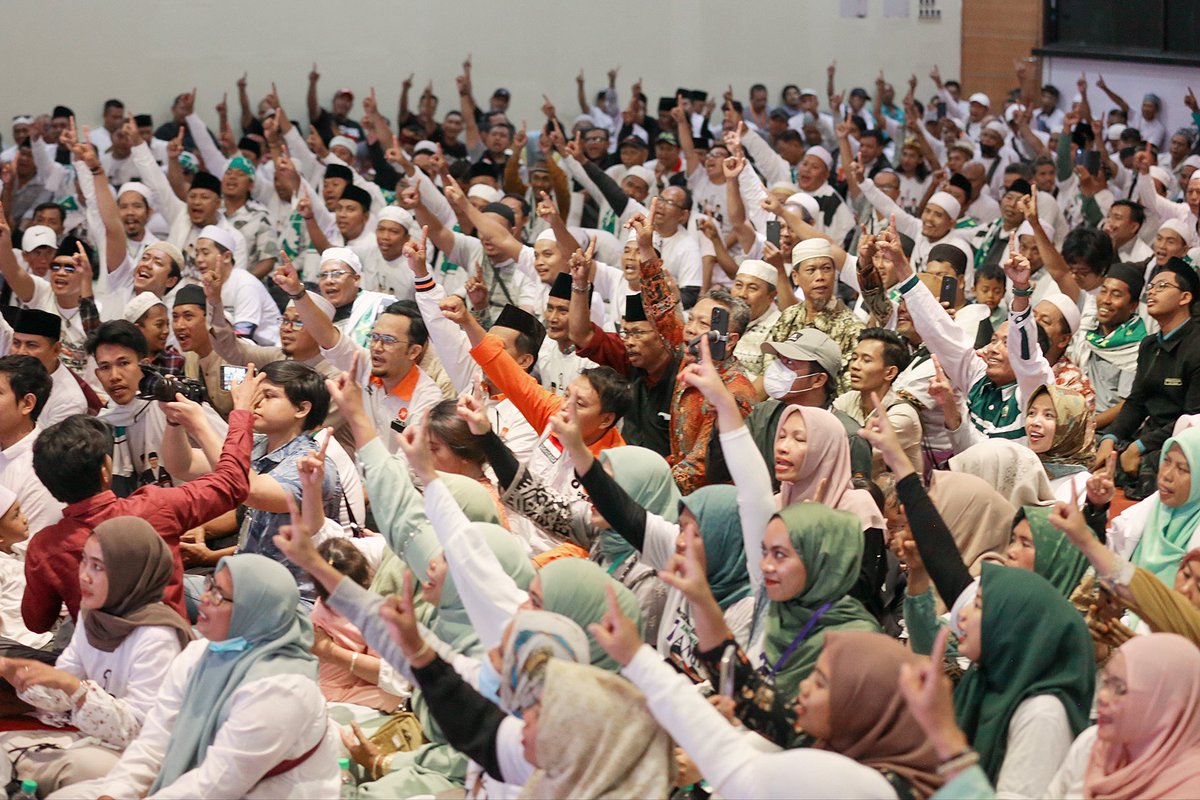 cakimiNOW's tweet photo. Banyak yang bilang AMIN intoleran dan tidak pro kebhinekaan. Semua tuduhan itu salah!

Dari Bali saya tegaskan, AMIN sangat peduli toleransi beragama. Andai dada saya dan mas Anies dibelah, maka isinya adalah Merah Putih, NKRI Harga Mati!

Kami berdua adalah garda terdepan santri untuk kebhinekaan dan persatuan bangsa. Terimakasih warga Bali sudah menerima AMIN. Terimakasih sudah komitmen bersama AMIN mewujudkan perubahan.

Bali Satu Suara Untuk AMIN!
#AMINajaDulu