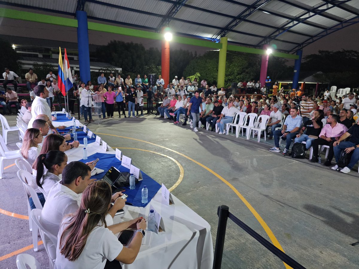 kerguelenhugo's tweet photo. Hoy escuchamos a los habitantes de la Comuna 6 durante nuestro ‘Tercer Encuentro Urbano por el Desarrollo y el Trabajo'.

Allí estuvieron representados barrios como La Pradera, 6 de Marzo, Edmundo López, Cantaclaro, Nueva Belén, Nueva Jerusalén, Cundama, Caribe, Tacasuán y El Laguito, entre otros. 

En esta jornada, en la que los ciudadanos aportaron sus inquietudes para ser tenidas en cuenta en la construcción del Plan de Desarrollo de Montería 2024-2027, estuvieron presentes diversos representantes de la comunidad, como presidentes de Juntas de Acción Comunal (JAC) y ediles. Así mismo, asistieron concejales, secretarios de despacho y todo el equipo de gobierno.