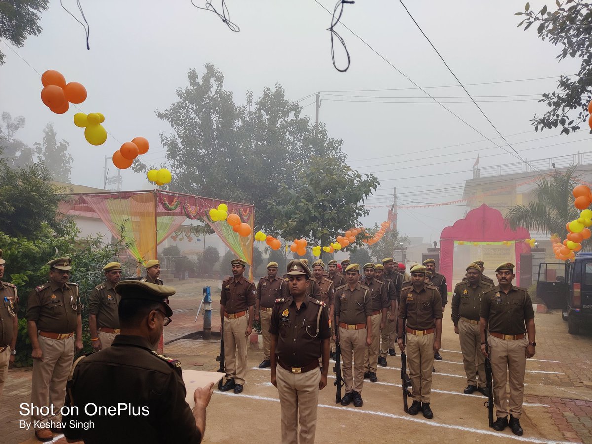 ErachPolice's tweet photo. #भारत के गौरव एवं अस्मिता का प्रतीक #राष्ट्रीय_पर्व 75वें #गणतंत्र_दिवस के अवसर पर थाना एरच जनपद झाँसी पर ध्वजारोहण कर #राष्ट्रीय_ध्वज को सलामी दी गई एवं समस्त अधि०/कर्म०को संविधान में उल्लिखित संकल्प की शपथ दिलाई गई l  @Uppolice @jhansipolice https://t.co/1SegSOe8BZ