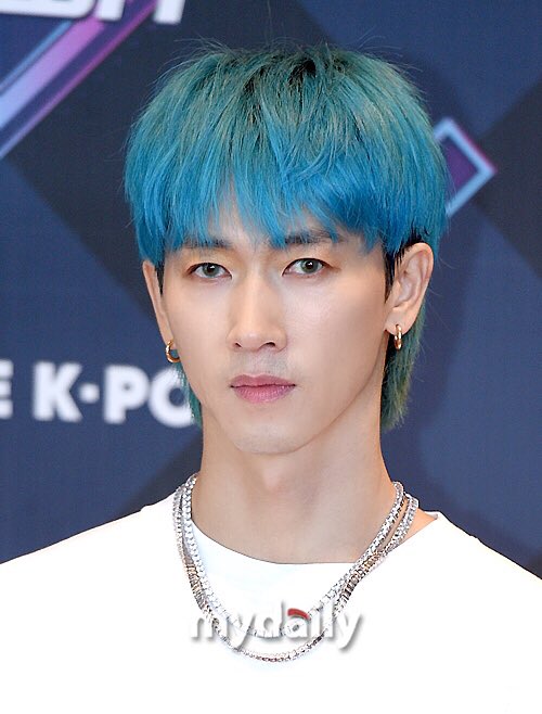 midnight_hyuk's tweet photo. 난 사실 장우혁 장발에 염색파임
짧머도 귀여운데 머리 좀만 기르면 섹시미 오짐 https://t.co/QZj5ZEGXbU