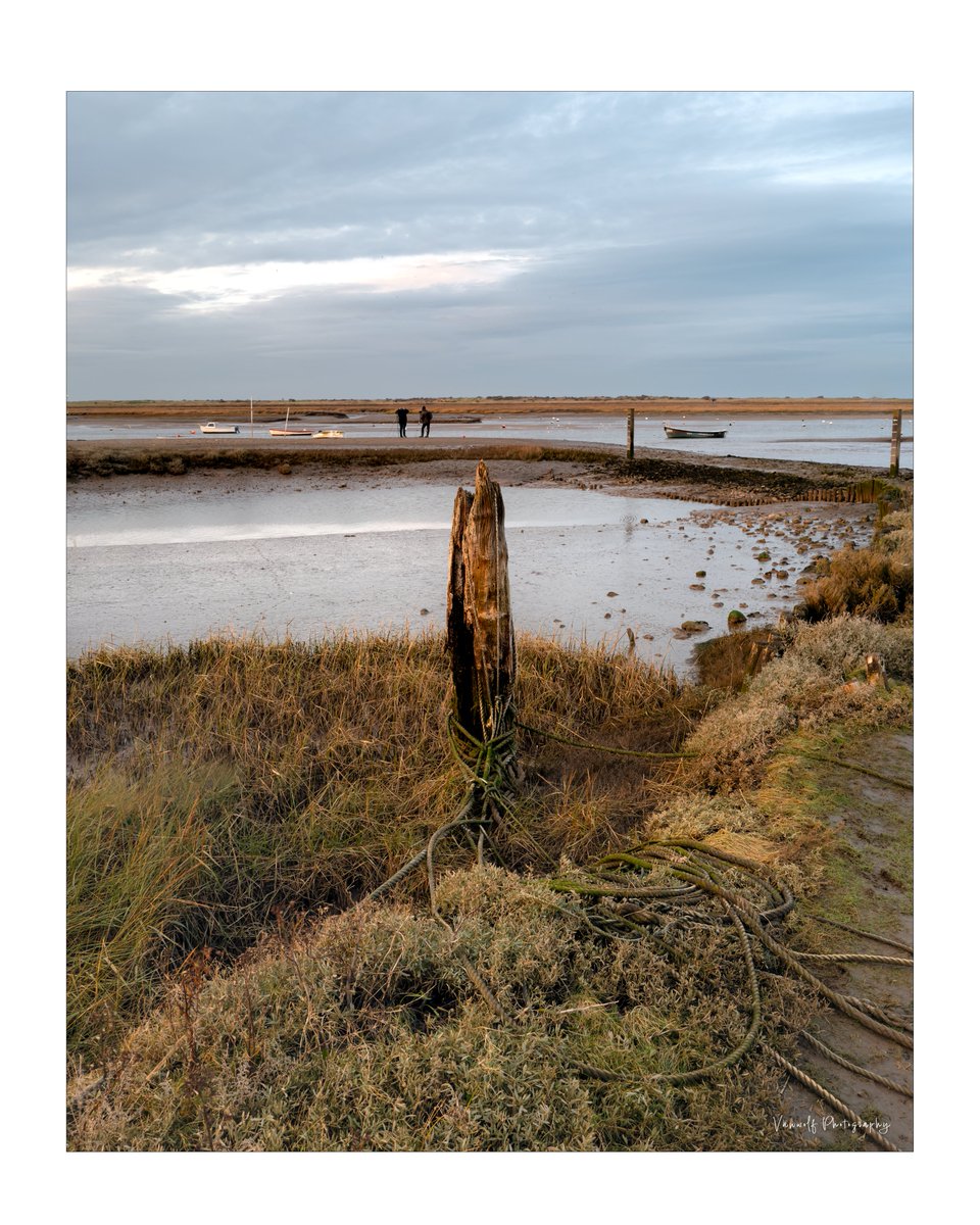 This post has seen many tides. #brancaster #leicaQ3 #northnorfolkcoast