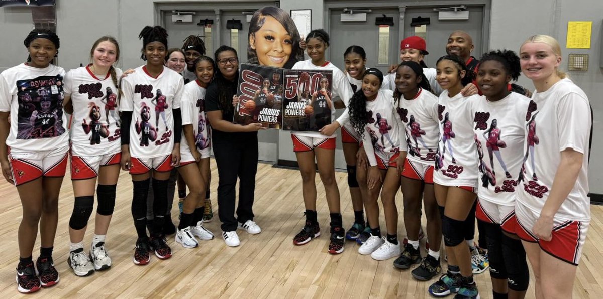 Congrats and a special shoutout to @jarius_powers on joining the 1,000 point club along with 500 rebounds!  Impressive!  Great win tonight! 💪🏾👏🏽 This is the third Lady Redbird this season to join the 1,000 point club.  Jarius joins @lewficial and @Kiyokoproctor8  for the 1K club!