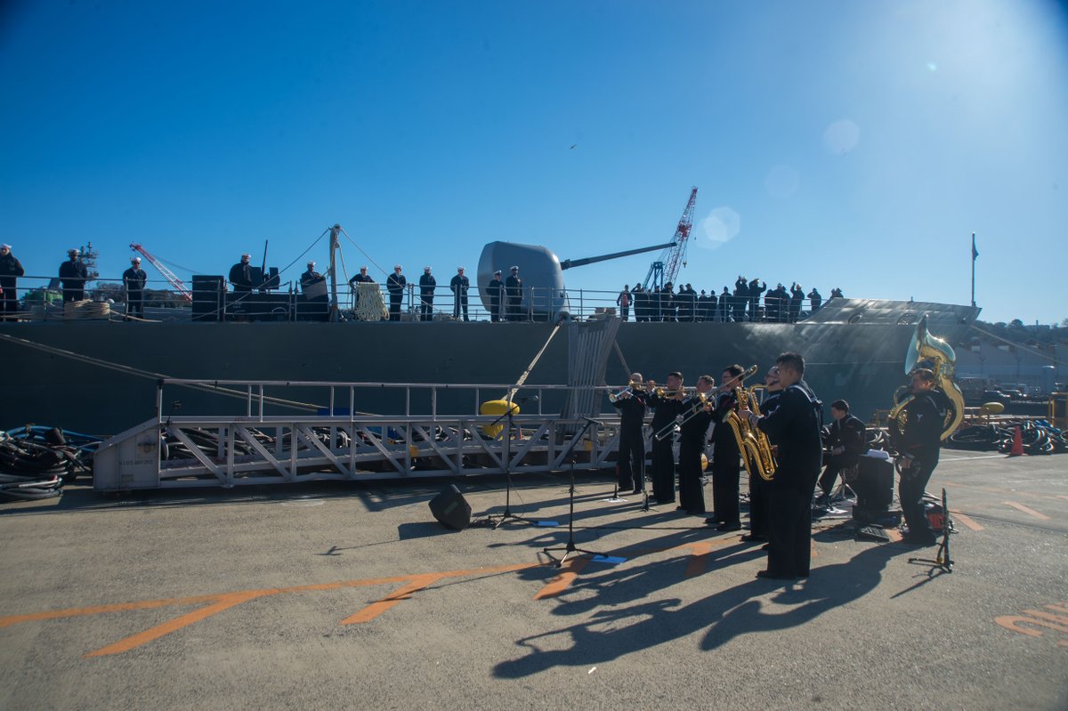 US7thFleet's tweet photo. The Ticonderoga-class guided missile-cruiser USS Antietam (CG 54) departed Yokosuka, Japan, Jan. 26 to transit to its new homeport of Pearl Harbor, Hawaii, as part of a planned rotation of forces in the Pacific.
#US7thFleet | #USNavy

Read more: https://t.co/dBeHwRqB2X https://t.co/C0TKVFdd2E