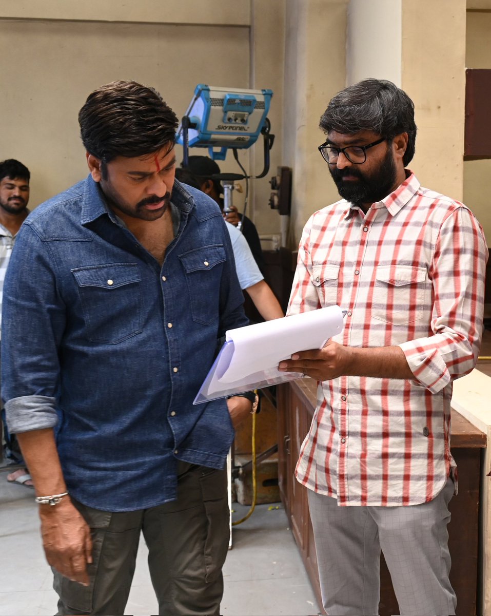 అభిమానుల అందరి అన్నయ్య కి 
అత్యుత్తమ గౌరవం...
<a href="/KChiruTweets/">Chiranjeevi Konidela</a>