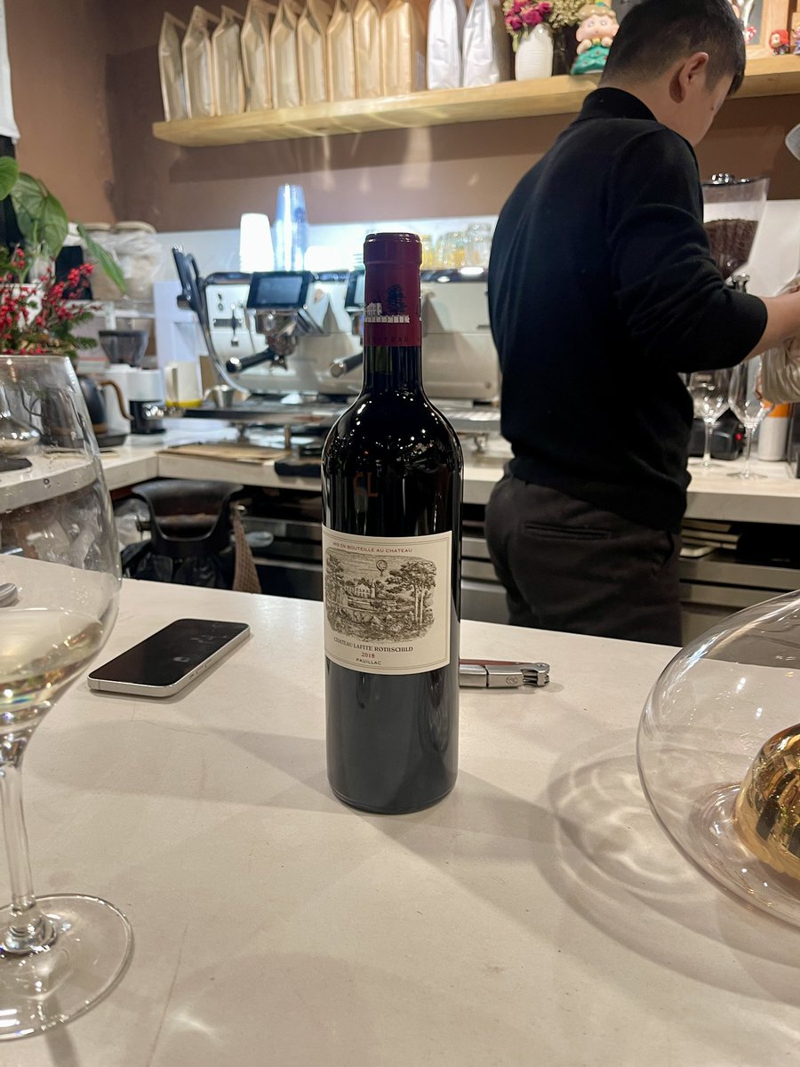 have25737's tweet photo. The night of Château Lafite Rothschild🍷

#lafiterothschild #lafite #finewine #wine https://t.co/qdC6tISmW2