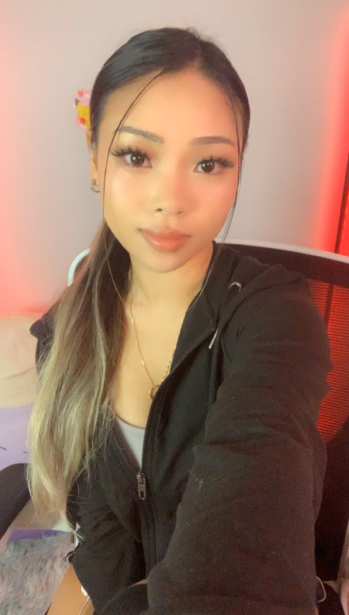 Ur 6’5 big strong &amp; tall woman is here twitch.tv/180sevn