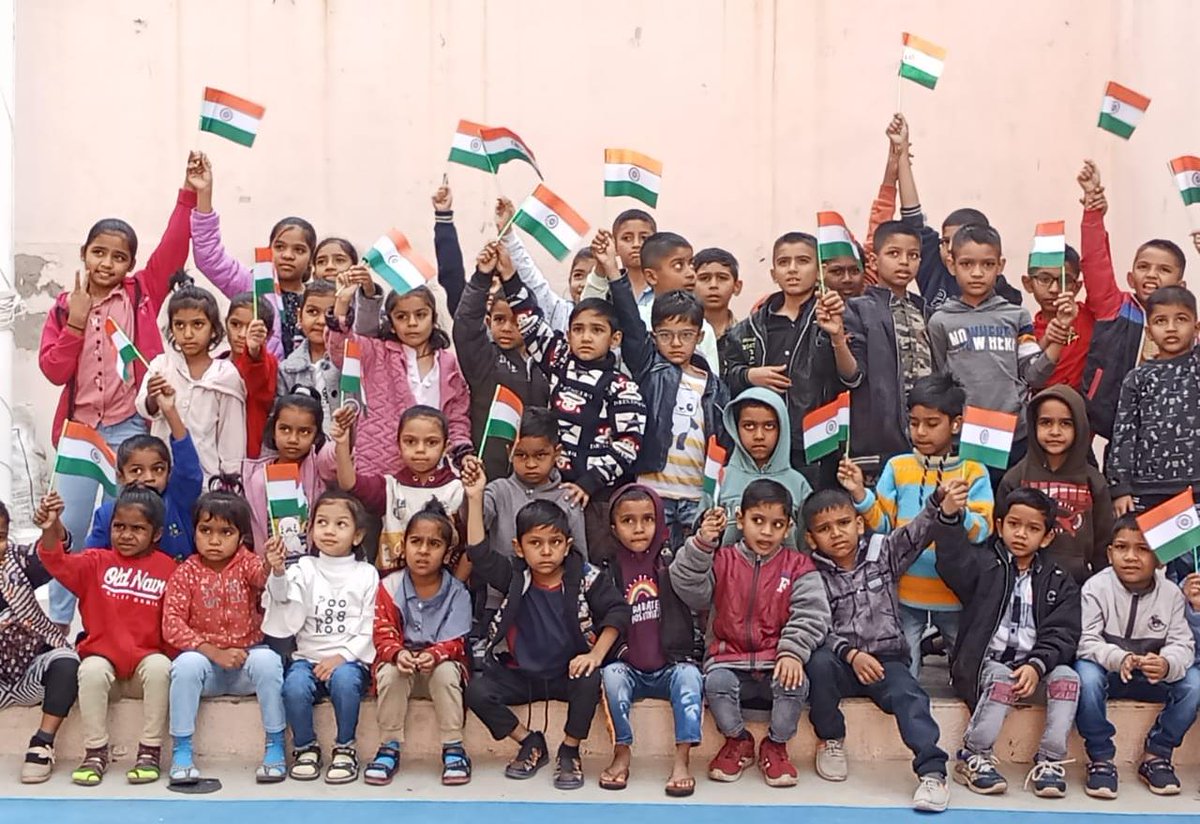 कुछ नशा तिरंगे की आन का है,
              कुछ नशा मातृभूमि की शान का है,
हम लहरायेंगे हर जगह ये तिरंगा,
              नशा ये हिंदुस्तान के सम्मान का है|  🇮🇳

Happy 75th Republic Day.

#republicday #visamokidsfoundation #kalorex #shelterhomeforchildren #ngo
