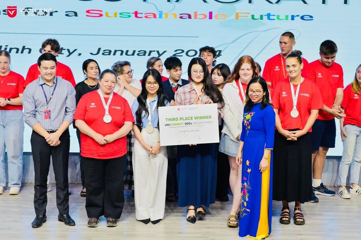 VinhToUTAS's tweet photo. I had an incredible UniGO study tour with my Utas students and colleagues in Vietnam 🇻🇳, a Global Opportunity Program fully funded by the Department of Foreign Affairs and Trade through their new Colombo Plan and the University of Tasmania’s scholarships! 
#UTAS
#DFAT
#Vietnam https://t.co/a13nZrYYbg