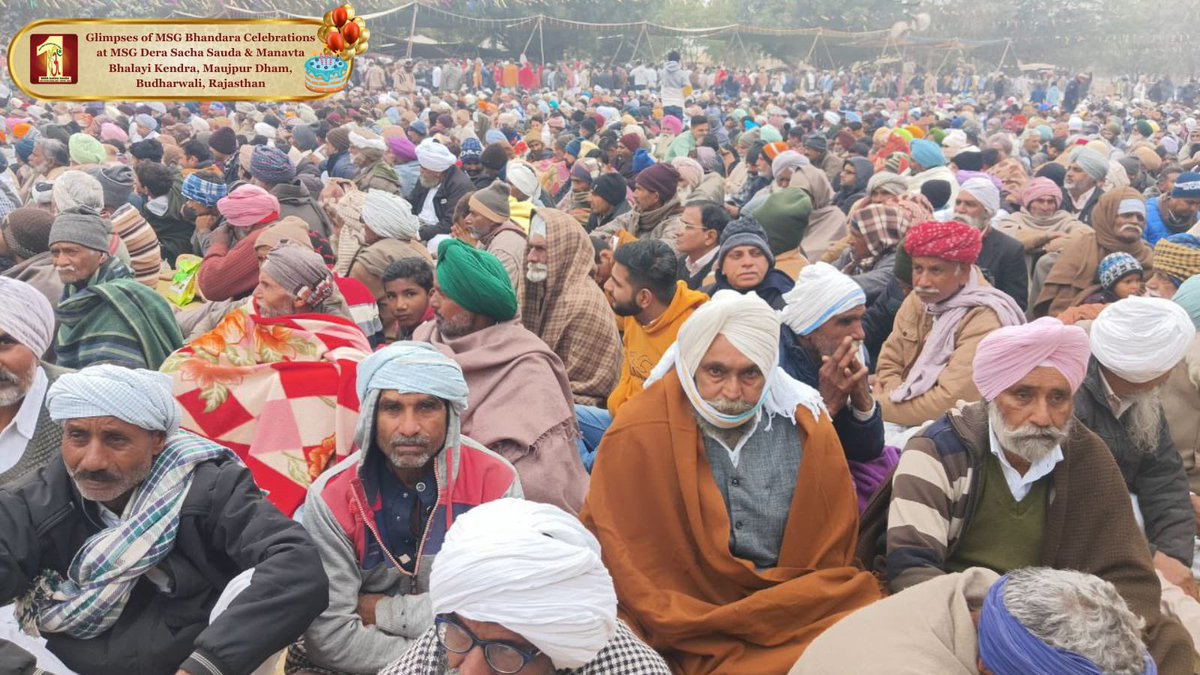 DSSNewsUpdates's tweet photo. Drenching their souls in spiritual delight, the congregation peacefully listens to holy sermons. #MSGBhandara #DeraSachaSauda #SaintDrMSG #RamRahim #IncarnationDay #Celebration https://t.co/9om0zoEaH2