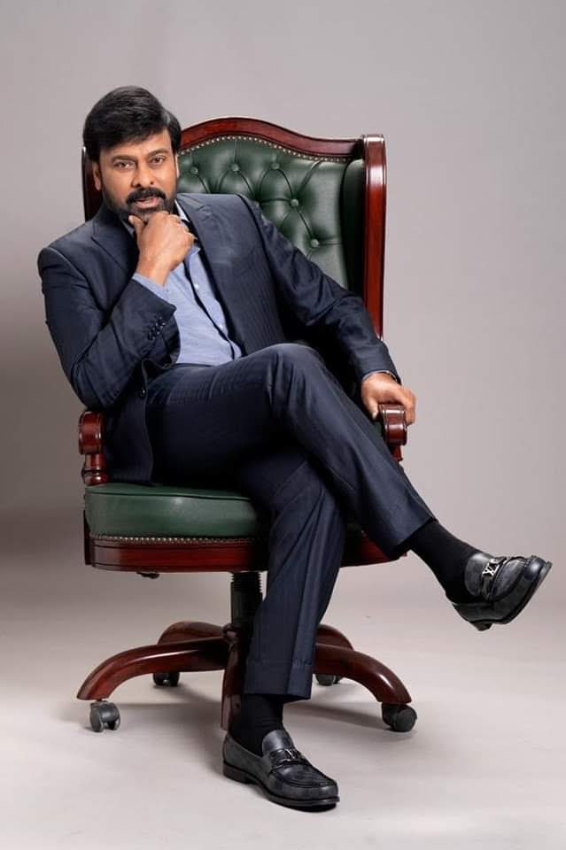 SANKU1333's tweet photo. 20 24 గణతంత్ర దినోత్సవం సందర్భంగా కేంద్ర ప్రభుత్వం మెగాస్టార్ చిరంజీవి గారికి పద్మ విభూషణ్ అవార్డు ప్రకటించింది పద్మ విభూషణ్ అవార్డు వచ్చిన మా అన్నయ్య చిరంజీవి గారికి హార్దిక శుభాకాంక్షలు💐💐💐💐 https://t.co/KDS6XczPYD