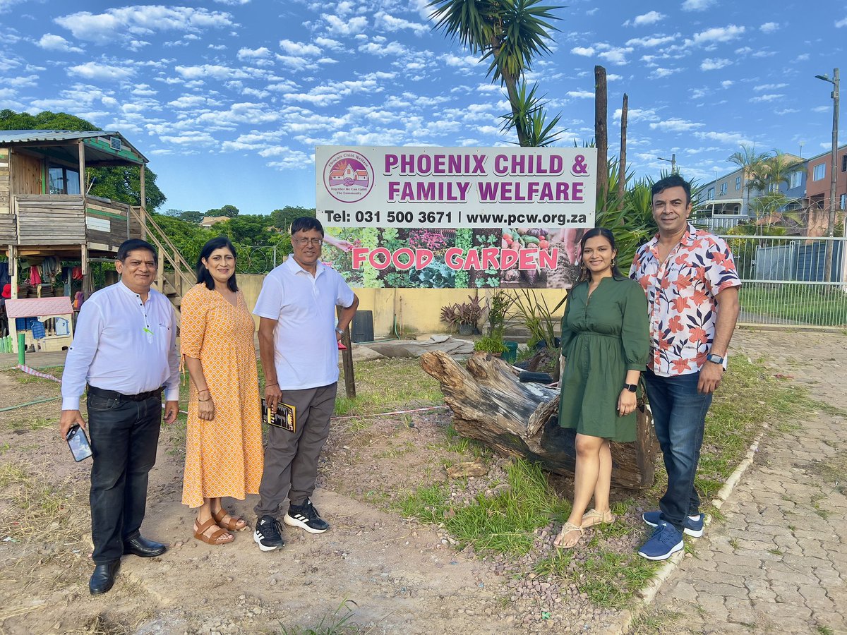 The Breakfast Express is coming to you LIVE from the fabulous new Phoenix Children's Centre, at the Phoenix Child Welfare. 

♥️👧🏻🧒🏽👦🏼

#TheBreakfastExpress
#WeLoveItInTheMornings
#LotusFM
#ShareTheExperience