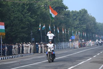 ArgusNews_in's tweet photo. ରାଜ୍ୟସ୍ତରୀୟ ସାଧାରଣତନ୍ତ୍ର ଦିବସରେ ଡେୟାର ଡେଭିଲ ସୋ
୩୫ ବାଳକ ଓ ୩୦ ବାଳିକାଙ୍କ ଦ୍ବାରା ଡେୟାର ଡେଭିଲ ସୋ' ପ୍ରଦର୍ଶିତ
#RepublicDay #DareDevilShow https://t.co/VXruTAz2tc