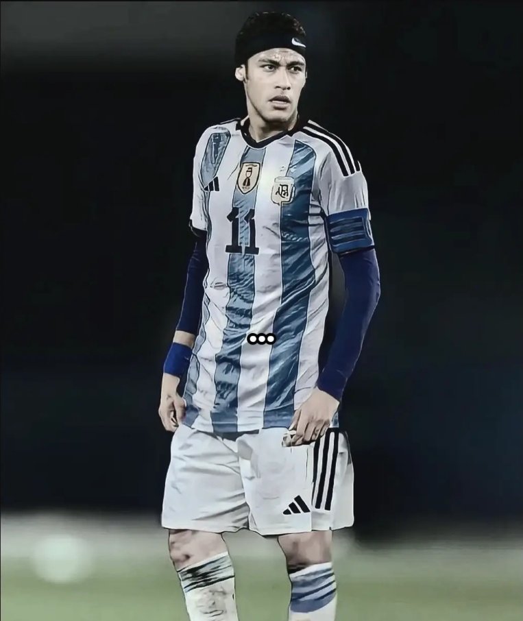 La mayoría de las selecciones en la historia del fútbol se han nutrido de grandes jugadores, pero todos siempre tuvimos esa necesidad de contar con un crack de otro país.
Decime el primer futbolista que se te ocurra que te gustaría que juegue para tu nación.

A mi, dame a este...