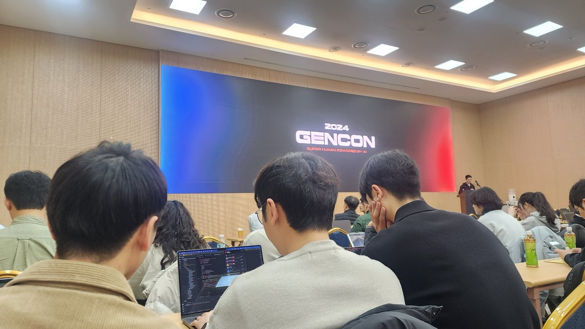 Dame202110's tweet photo. 간만에 컨퍼런스 옴~
생각보다 더 AI가 넘 빠르게 간다ㅜㅜ
#GENCON #FastCampus #AI #생성형AI #컨퍼런스 https://t.co/F34mAQmCEj