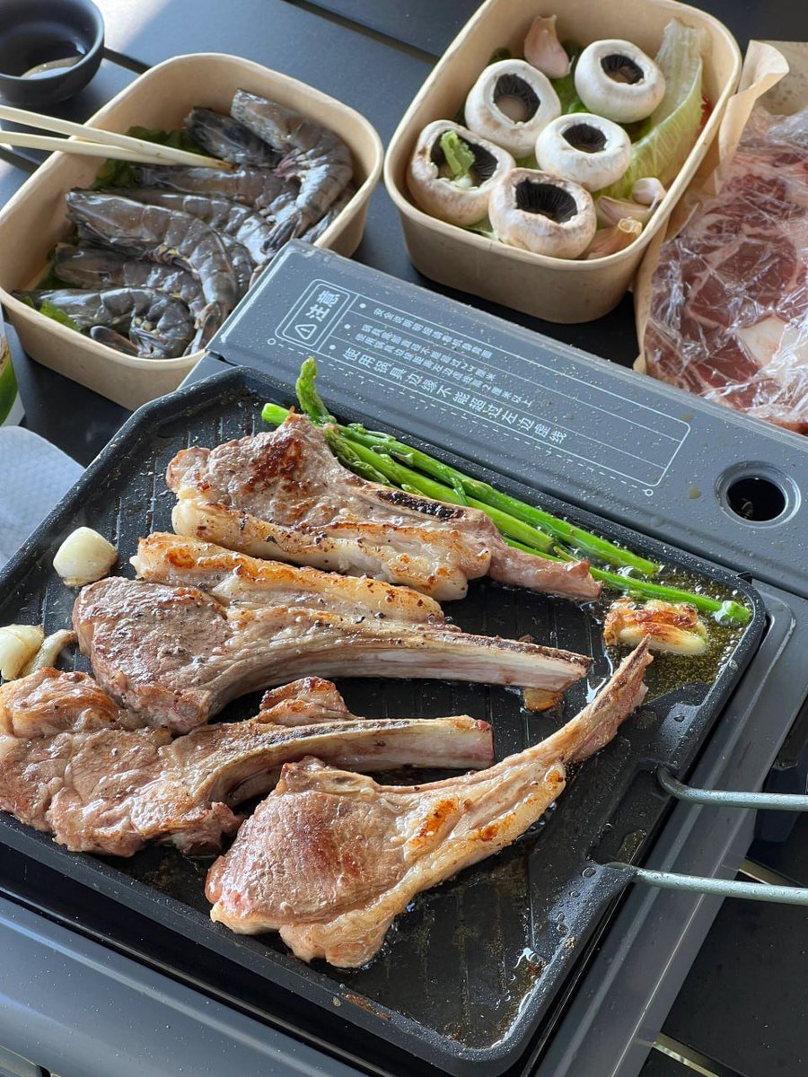 흥미로운 영혼은 결국 만나고, 지루한 영혼은 떠내려갈 것이며, 아름다움은 늦을 수 있지만 결코 사라지지 않을 것입니다.