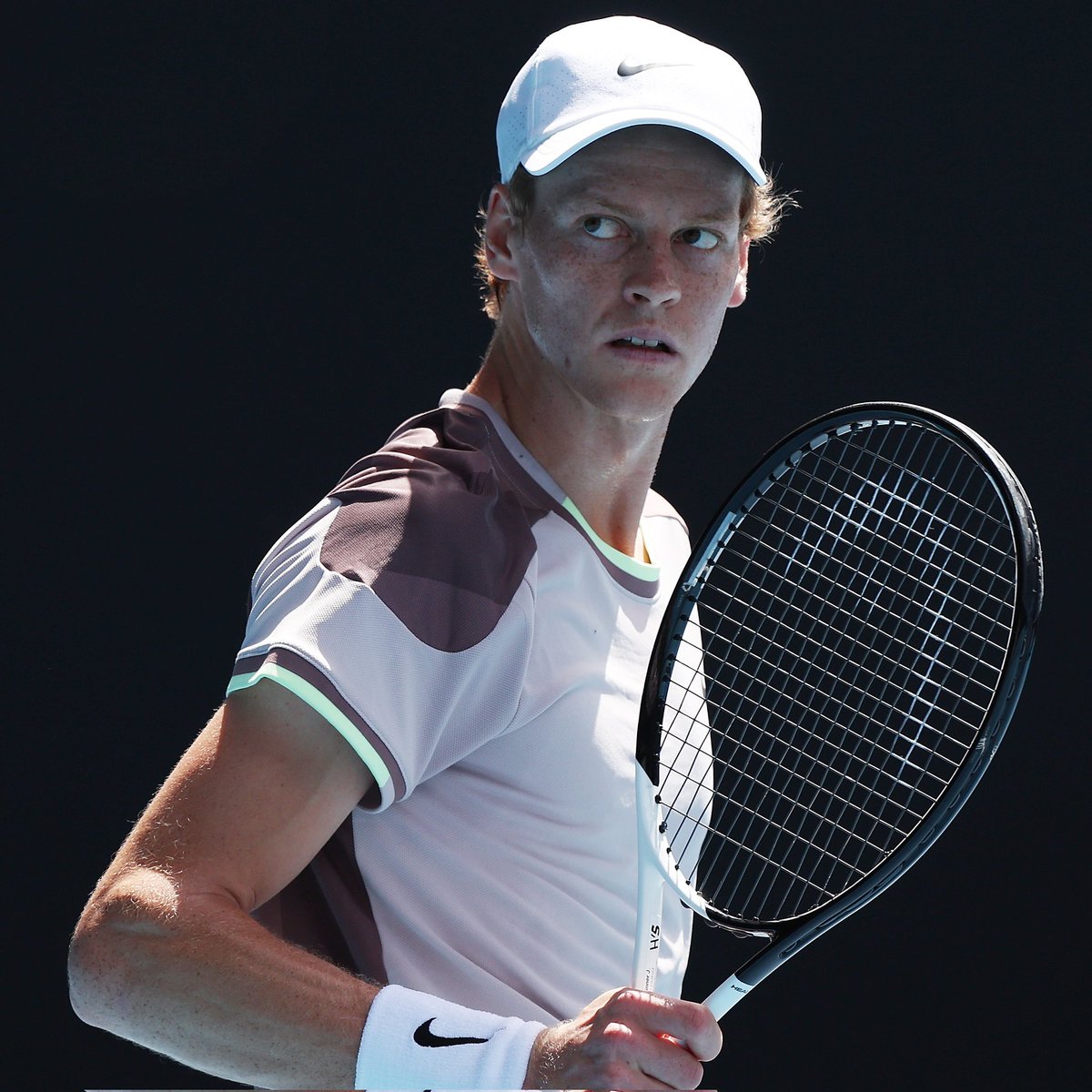 kenyansportsguy's tweet photo. Sinner is putting on a show! 🔥

The Italian is only one set away from knocking out Novak Djokovic from the Australian Open. 

Looks in total command so far. 

6-1, 6-2*

#AusOpen #Sinner https://t.co/Fqs3pT6C32