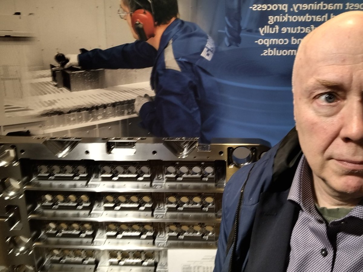 Siellä jossain päin Suomea on jo alettu raskaiden prosessien lakkoalasajot, mutta täällä me ajellaan juurikin linjaa ylös. Jos petät maksavan asiakkaan maailmalla, ei ole maksavaa asiakasta. Seuraava tarjouskin lentää roskikseen. Täällä kuulin myös sanottavan: Olemme juuri niin