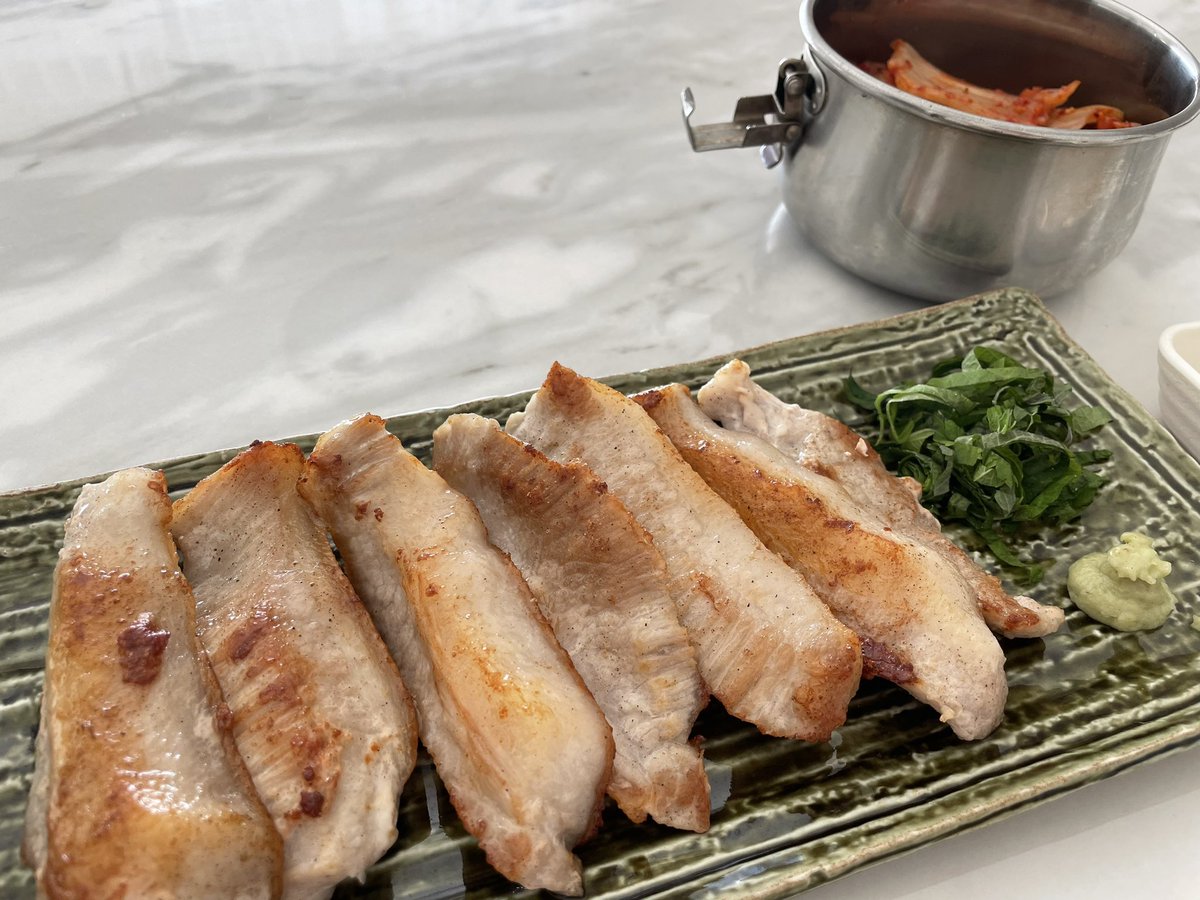 hamu2uki2's tweet photo. ただ焼いただけ、それだけなのに何だかおうちご飯ってホッとする。

豚トロは白湯必須よね（胃がおばはん） https://t.co/3h52rQTStX