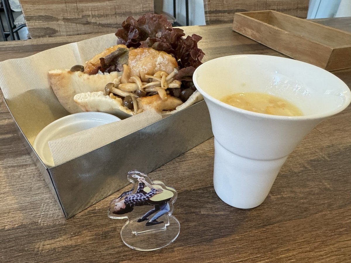 mimo_0605t's tweet image. お久しぶりのMIX CAFEさんへ
いつも、かなじゅんを応援📣
してくれてます👏👏
お店の方も親切で🥹

ピタパン🥙皮が好き♬
具材もたっぷりで美味しかった😋

また次回hometownでお会いできるの
楽しみにしています！👍
#MIXCAFE
#おすすめランチ