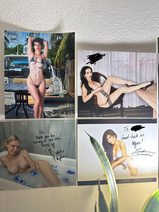 And because I said I would this is one of my walls currently https://t.co/hPGlUt1StB<a href="/tag/mvsales"class="tags"><span>#mvsales</span></a>