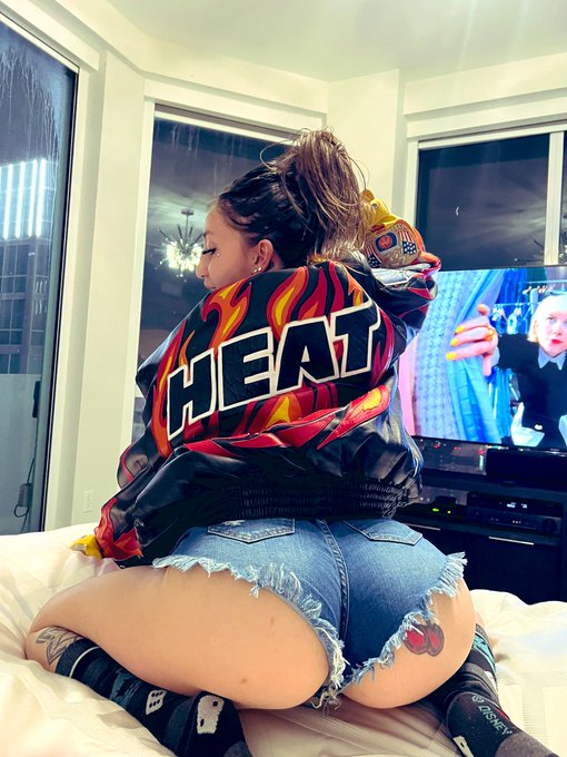 Whos your fav @MiamiHEAT player? ?? https://t.co/cyOowNCxvG