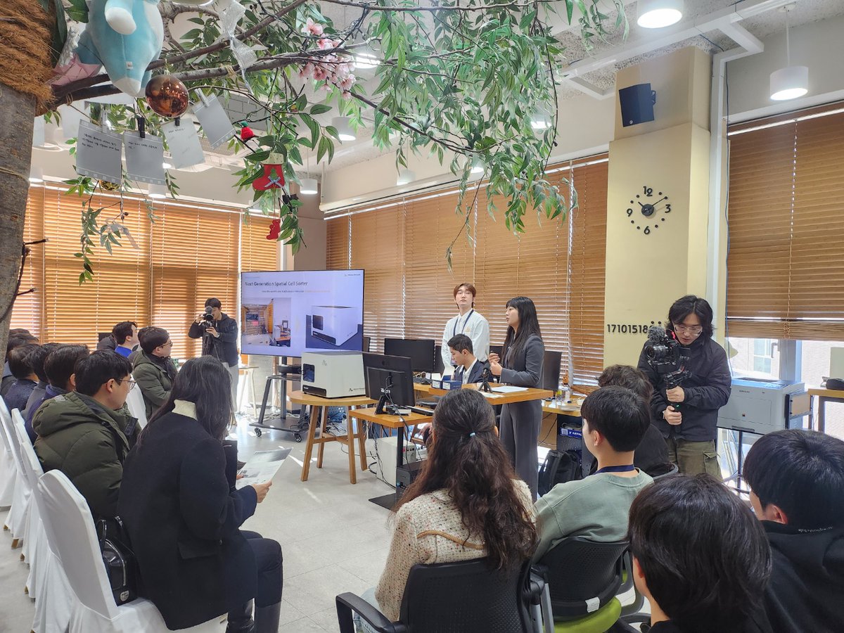 ChoongwonLee's tweet photo. π Big day at Meteor Biotech! Unveiled our CosmoSort device, pushing the frontiers of spatial omics. π¬ Exciting demos, insightful talks, and a step closer to transforming life sciences. #InnovationUnleashed #MeteorBiotech #SLACSTechnology π https://t.co/k8wjs1HIcN