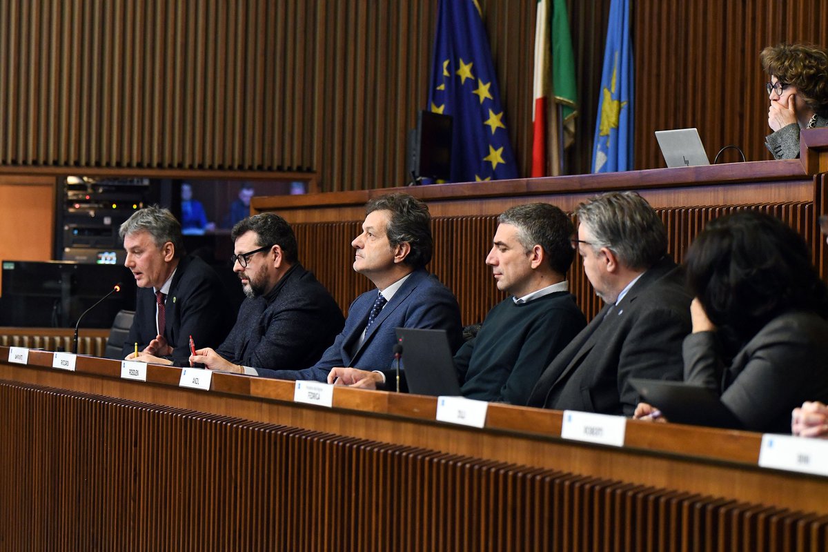 Franco Lenarduzzi (@frlenarduzzi) on Twitter photo Audizione a V comm. reg /affrontato problema del personale  comuni più piccoli. Esposti i problemi. I consiglieri regionali partecipanti, hanno ammesso le condizioni di difficoltà. Anche se qualcosa recepito da regione la carenza del personale resta. #fvg #anci #ancipiccolicomuni Audizione a V comm. reg /affrontato problema del personale  comuni più piccoli. Esposti i problemi. I consiglieri regionali partecipanti, hanno ammesso le condizioni di difficoltà. Anche se qualcosa recepito da regione la carenza del personale resta. #fvg #anci #ancipiccolicomuni