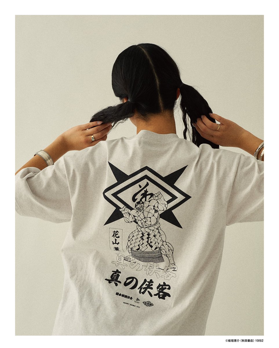 BE_AT_TOKYO's tweet photo. \ 📢NEWS📰 /
『バキ道』× 大相撲コラボグッズ第3弾のアイテムが本日よりRakuten Fashion 内オンラインサイトにて発売スタート🛍️
これまで発売してきたアイテムたちも合わせてぜひご覧ください👕👕

https://t.co/9UgkptFHM4 https://t.co/LR5RkPsIVE