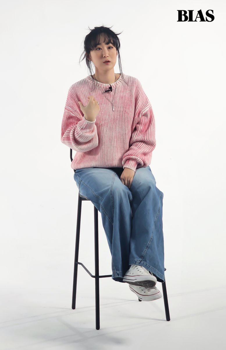 [#AOTM]
매 순간을 마법처럼 포근하게 만든
#선우정아(<a href="/sswwjjaa/">선우정아 = sunwoojunga = swja</a>)의 촬영 현장 비하인드 🎶

#sunwoojunga #포옹 #PoOng
#바이어스 #BIAS #AOTM