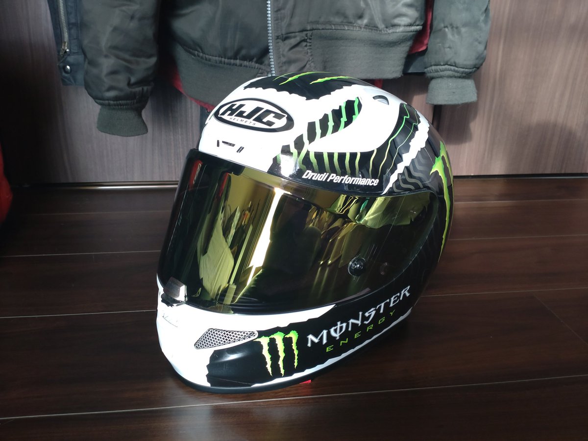 chapputan's tweet photo. HJC RPHA11のイメチェン。
ブルーミラーからゴールドミラーへ。
ゴールドのほうが視界が明るく見やすい。#HJC #RPHA11 https://t.co/5T2Ayyi2TG