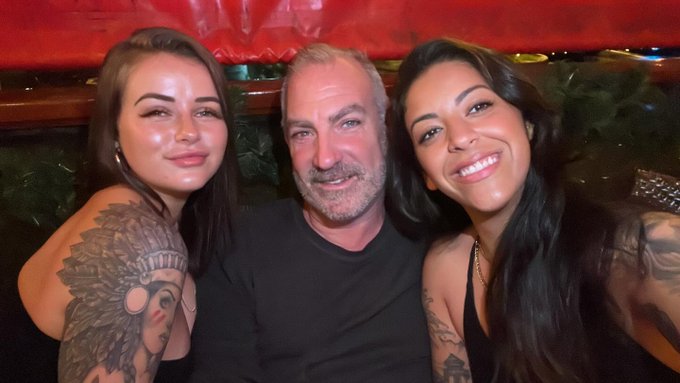 Making memories with good friends. @officialmiax @cheeksonem https://t.co/QY8ES36SpE<a href="/tag/lastofmykind"class="tags"><span>#lastofmykind</span></a>