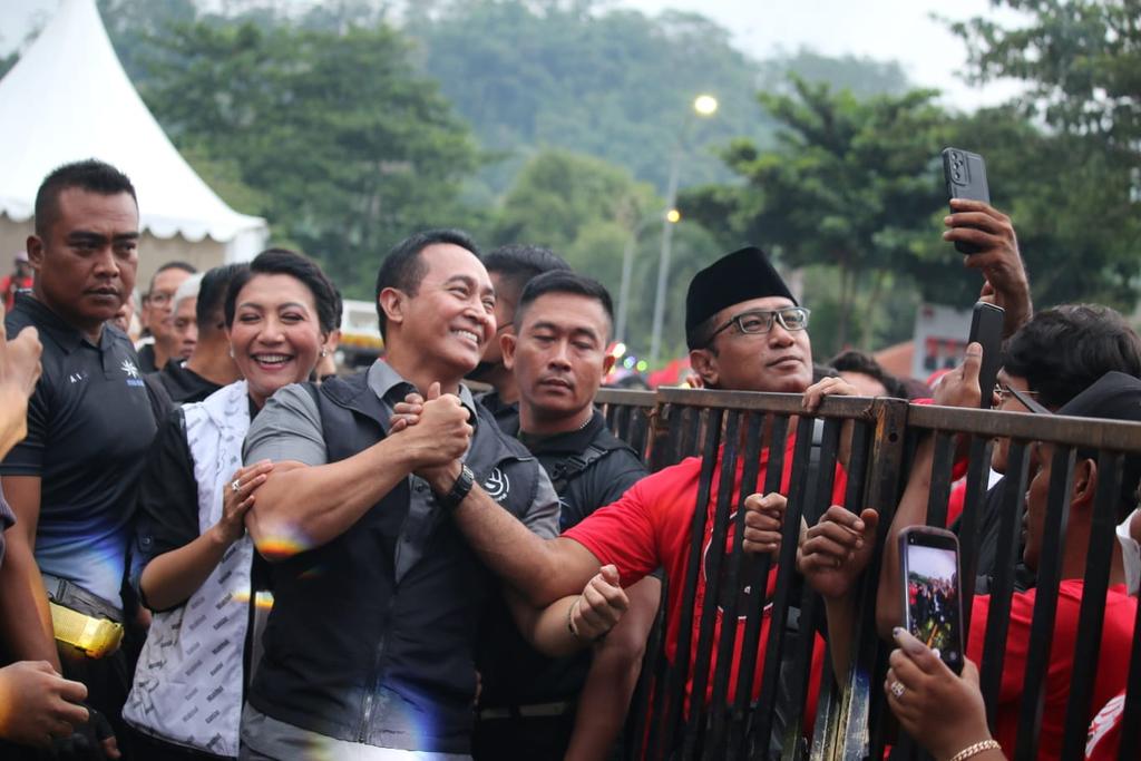 Tiba di Ungaran, wakil ketua TPN Jenderal Andika Perkasa bersama istri, temui relawan dan simpatisan Ganjar-Mahfud

26 januari 2024